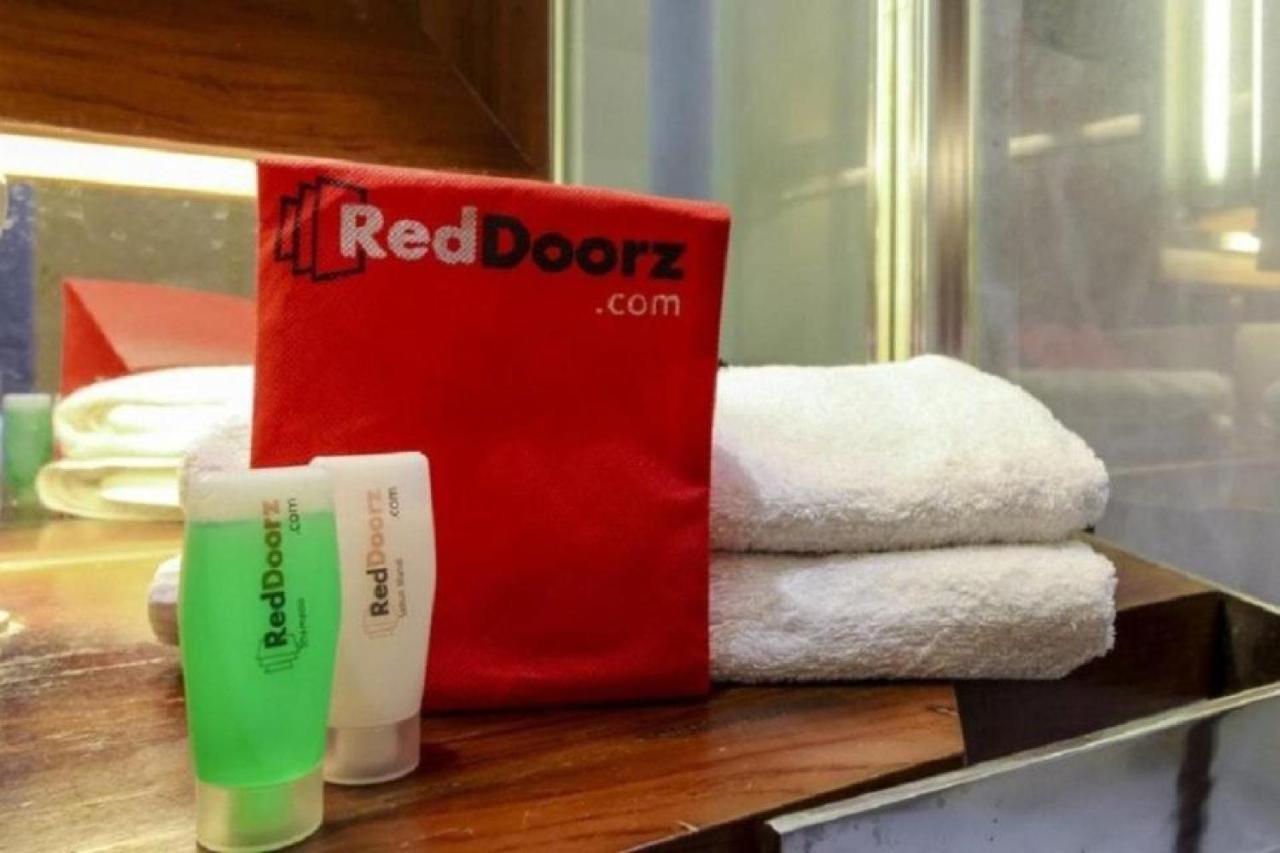 Reddoorz @ Genteng Surabaja Zewnętrze zdjęcie